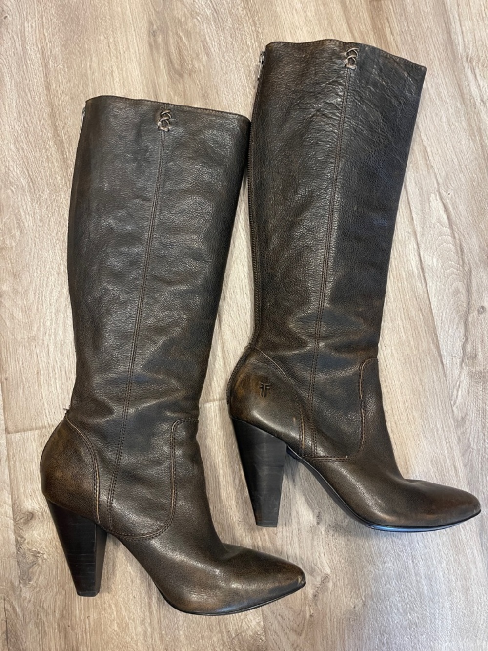 Frye Regina Zip Tall Brown Leather Heel Boots in excellent condition
